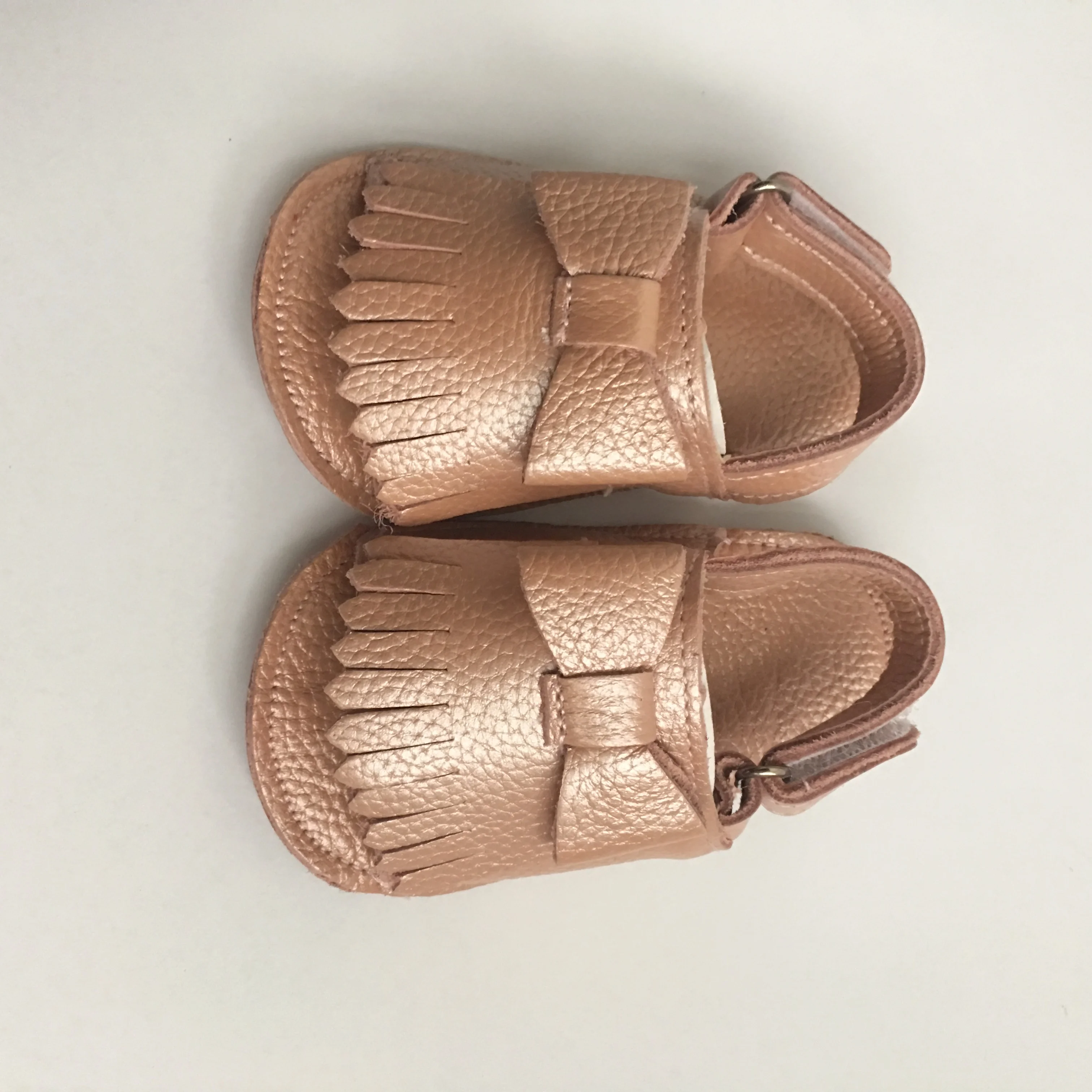 Сандалии детские из воловьей кожи с бантом вырезами |