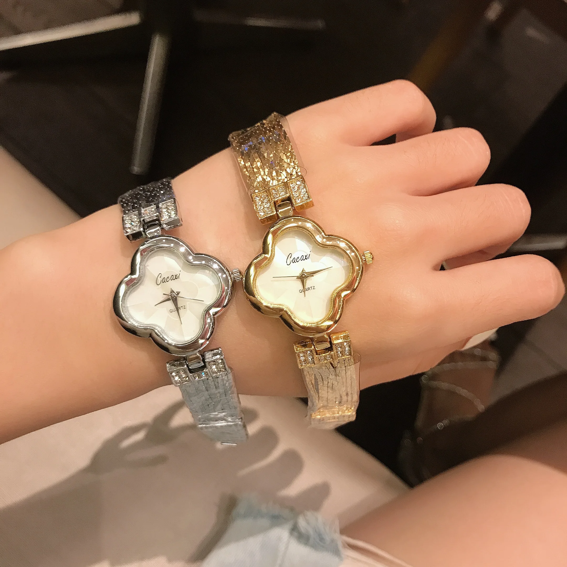 

Women Watches 2021 Luxury Gold Ladies Wrist Watches Four leaf clover Women's Bracelet Watch For Female Clock Relogio Feminino