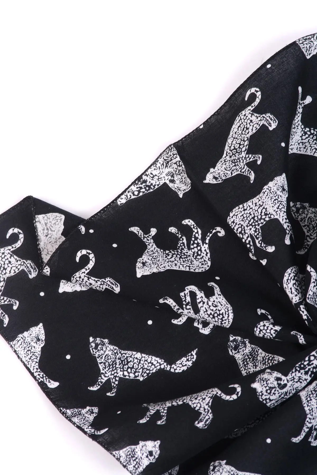 

12349 Leopard print Koton Kerchief