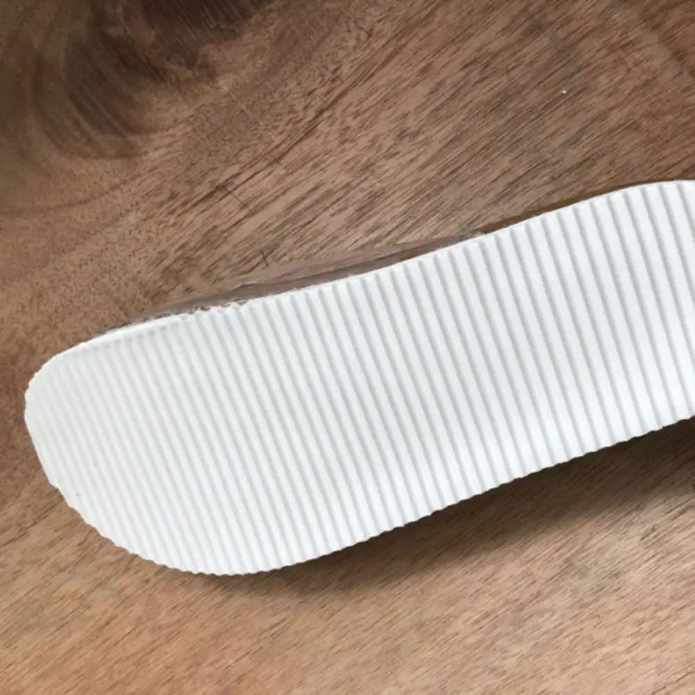 Женские шлепанцы с открытым носком и пряжкой на ремешке Дамская змеиная