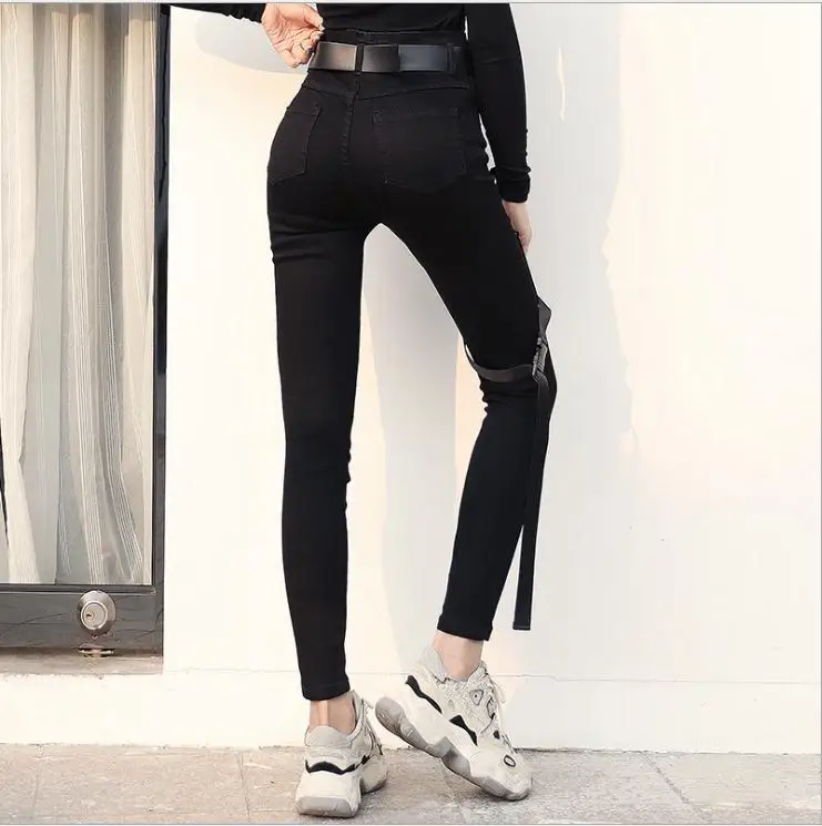 Женские джинсы с высокой талией черные пояс кольцом узкие в стиле панк уличные