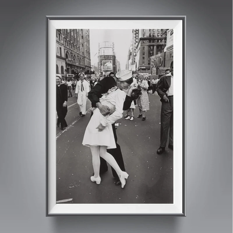 

Vintage Art Black and White Photo Frame Victory Kiss Canvas Painting Posters New York Picture Print Home Wall Art Decoration