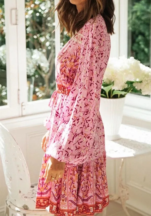 Богемное короткое платье с V-образным вырезом и цветочным принтом длинным