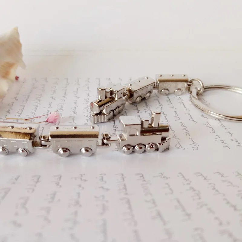 Новый маленький брелок для ключей от поезда мужчин и женщин металлический милый