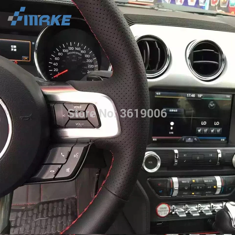 Чехол на руль для Ford Mustang нескользящий прошитый вручную из черной кожи с красной