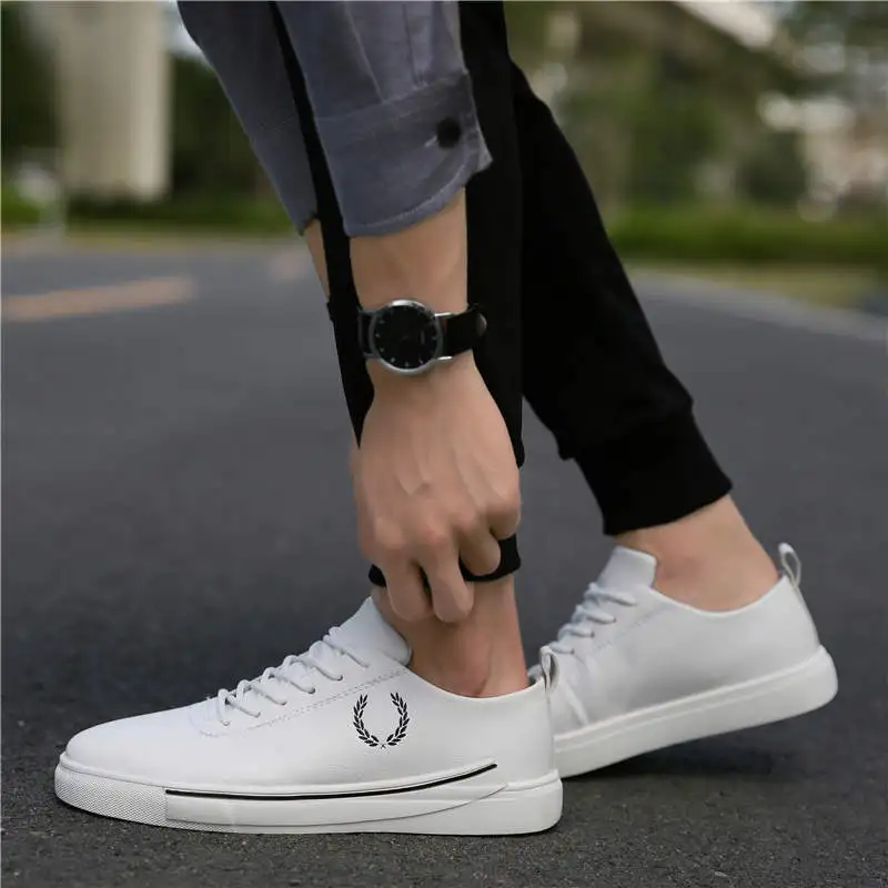 

Men's Sports Shoes Brands Large Sizes White Sneakers Tennistas Sport Shoes Shock Absorbing Running Shoes For Men Zapato Tennis