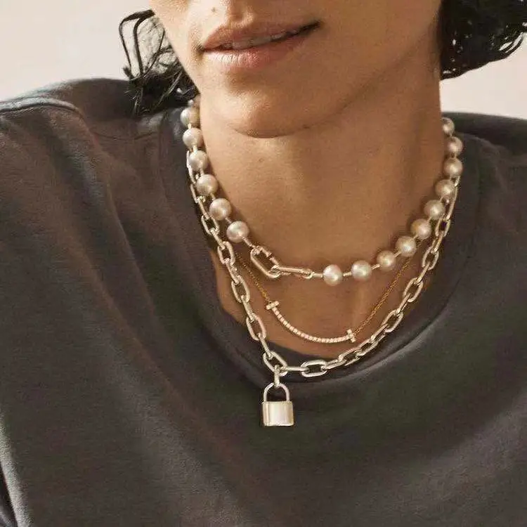 

Necklace double-layer Pearl stitching and clavicle chain simple fashion niche design cold wind jewelry