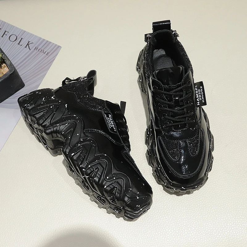 Женские зимние кроссовки из лакированной кожи черные красные серебристые или