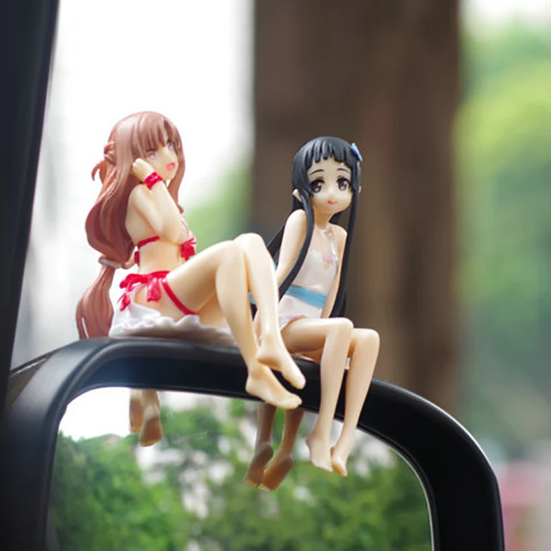 Привлекательная девушка милая кукла игрушки в автомобильном декоре аксессуары