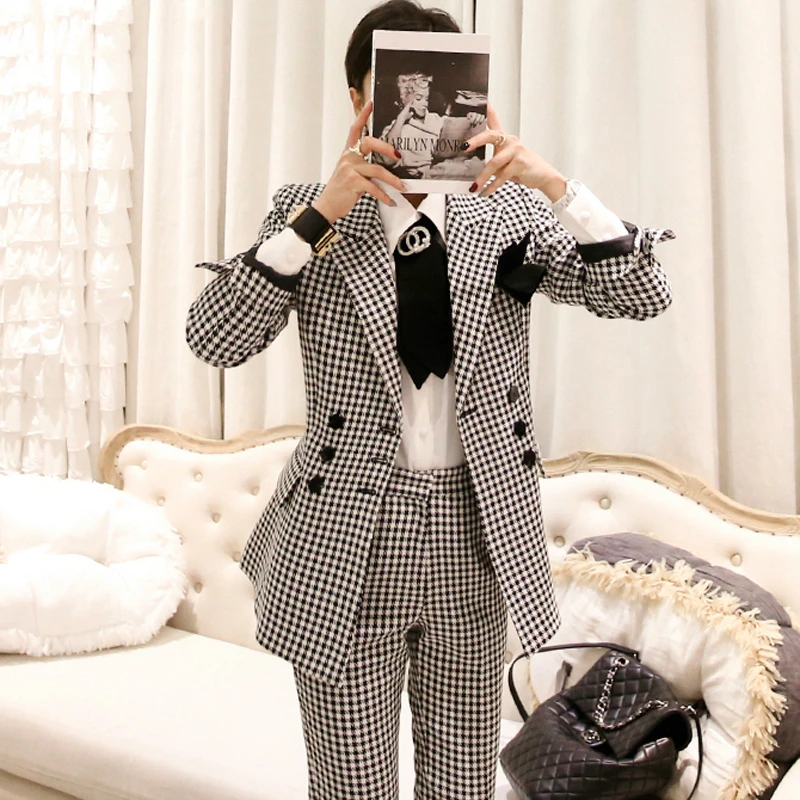 Женский офисный брючный костюм Mozuleva пиджак и брюки до щиколотки клетчатый