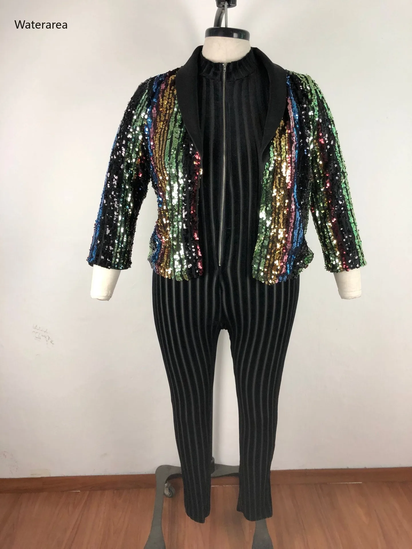 Женская уличная куртка с разноцветными пайетками и полосками верхняя одежда для