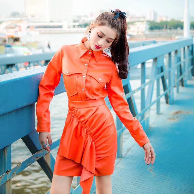 Комплект из искусственной кожи двух предметов для женщин куртка с воротником