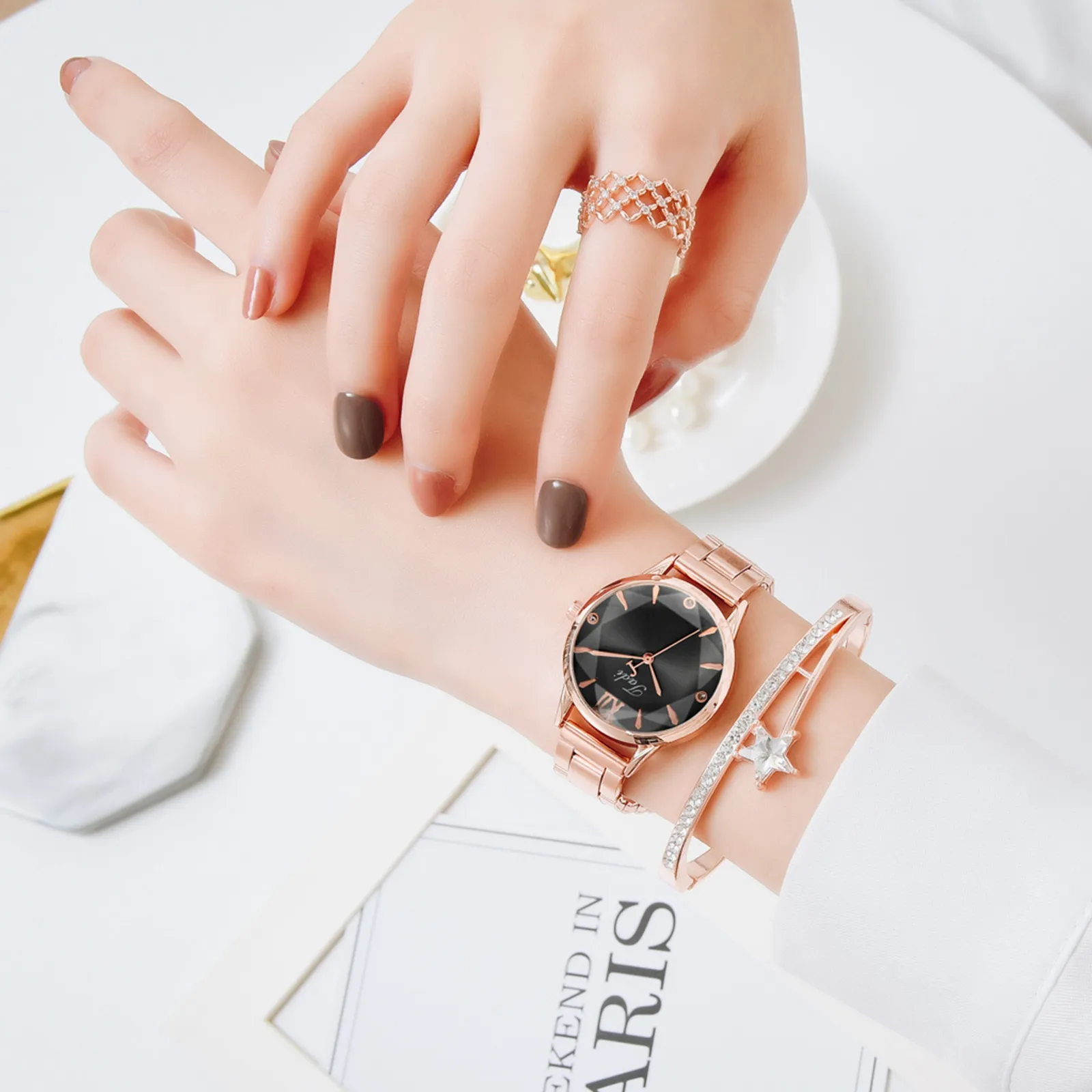 

DAIGELO Watches Women Watch + Bracelet Sets Fashion Ladies Steel Band Bracelet Watch Elegant Geometric Clock