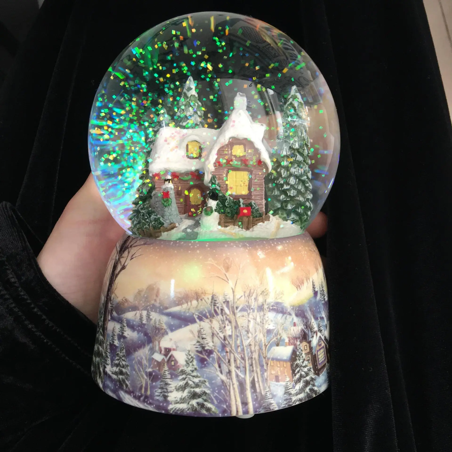 Free shipping Christmas Snowhouse Crystal Ball Music Box Automatic Snowflake Rotating Eight-tone Box for Girls'Birthday Gifts - Цвет: see chart