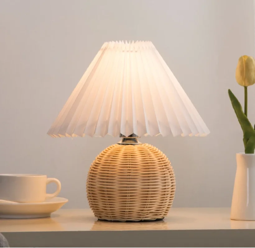Vintage Rattan Lamp Table Korean Table Lamps for Bedroom Lamp Living Room Light Home Deco Creative Pleats Lamp with Led Bulb E27