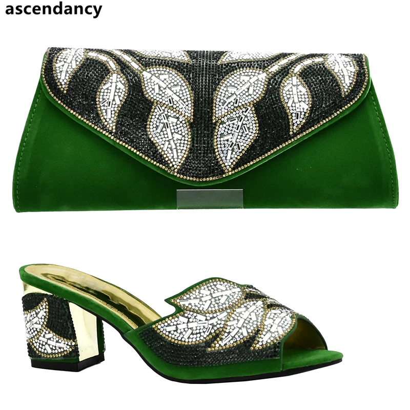 Новейшая модель комплект из туфель и сумочки зеленого цвета в африканском стиле
