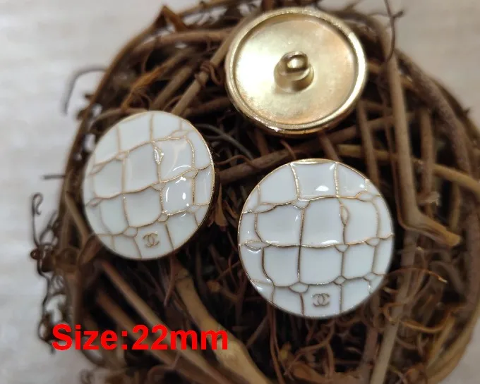NO30 Size 22mm white Новинка 10 шт. высококачественная металлическая куртка в форме сердца с капельным маслом и пуговицами аксессуары пальто свитер рубашка кнопка 18 мм - Цвет: NO30 Size 22mm white