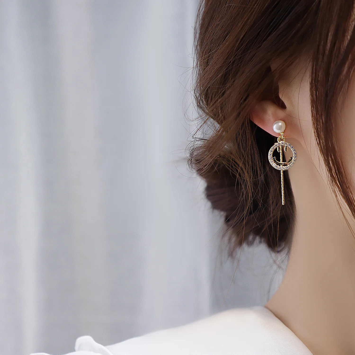 2021 новые корейские серьги Асимметричный дизайн чувство рисунком в виде