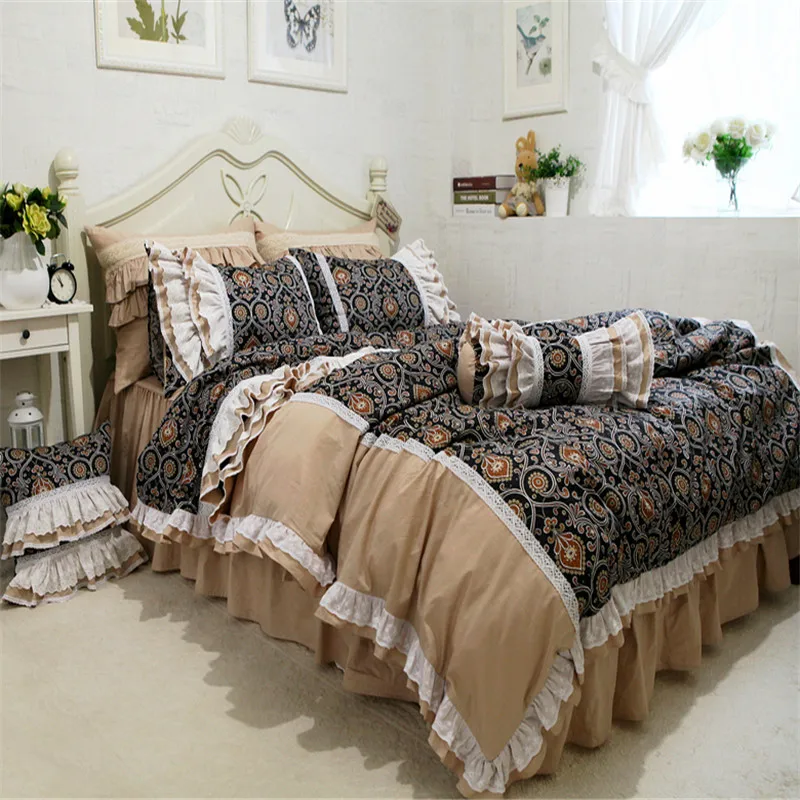 

Хаки и черный; Из лоскутков; Женская шикарная оборками стеганое одеяло Bedskirt комплект подушка Шамс 4 шт. 100% хлопок Мягкий Комплект постельног...