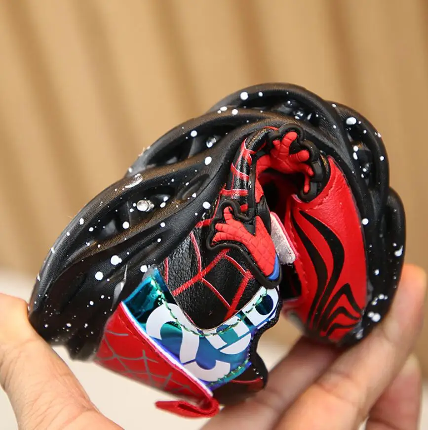 Новинка Весенняя детская обувь с мультяшным принтом светильник со светодиодной