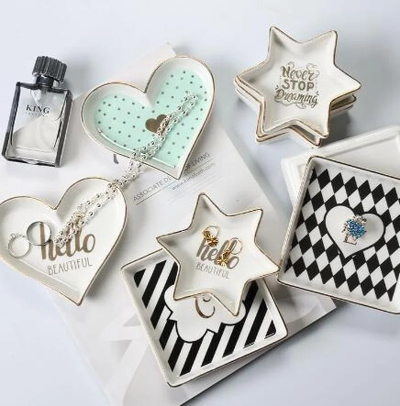 

Nordic Mini Heart Shaped Ceramic Plate Phnom Penh Hand Painted Storage Board Dining Table Saucer Decoration cake stand