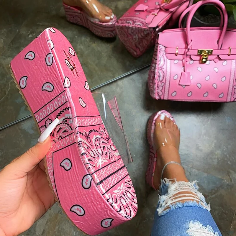 Новинка 2020 года Женские сандалии Шлепанцы с банданой на толстой подошве Женская