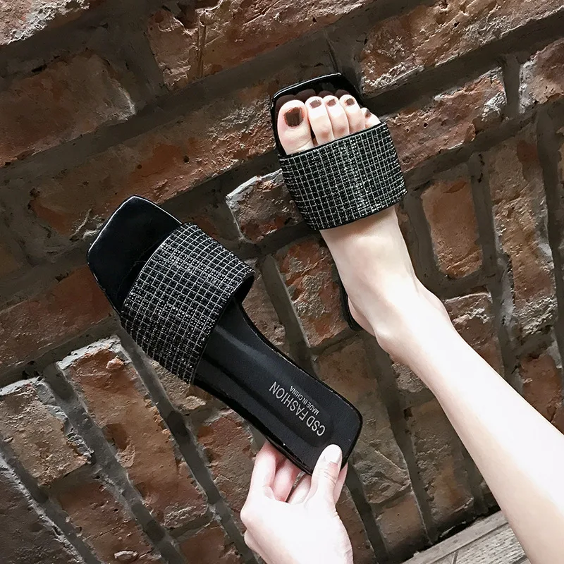 Сланцы женские с открытым носком блестящие модные туфли металлическим декором