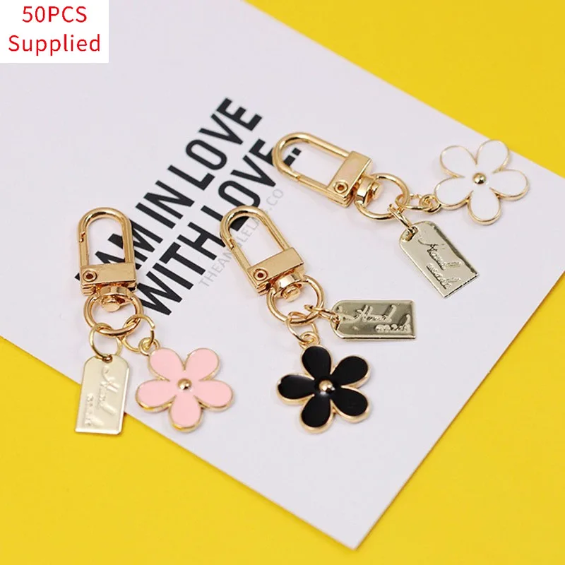 

50pcs Cartoon Flower Car Metal Keyring Charm Bag Airpods Square Pendant Fashion Metal Key Chains Trinket Couple Gift Keyfob