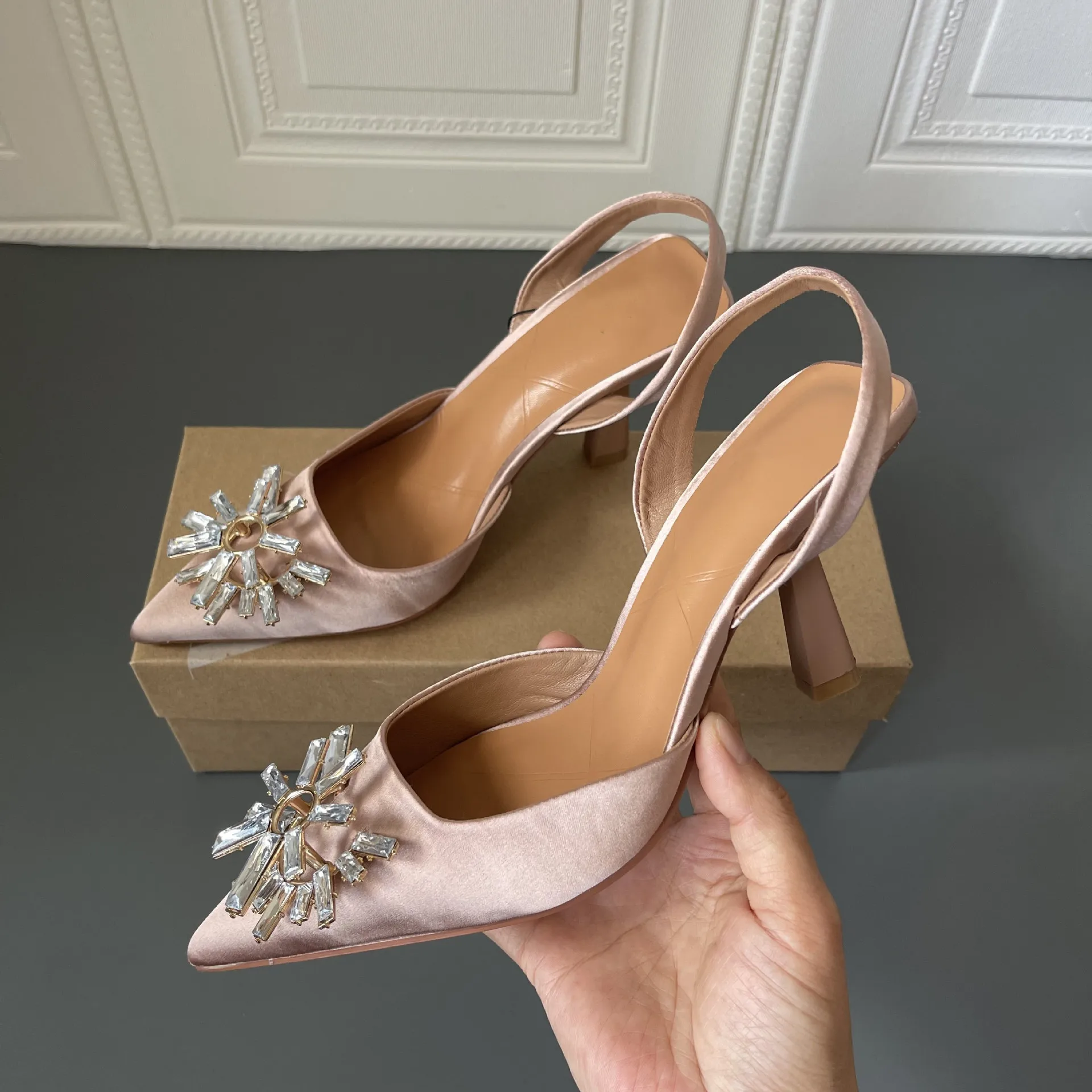 

2022 Spring New Women's High and Thin Heeled Sandals with Pointed Toe Rhinestone Decoration Single shoes