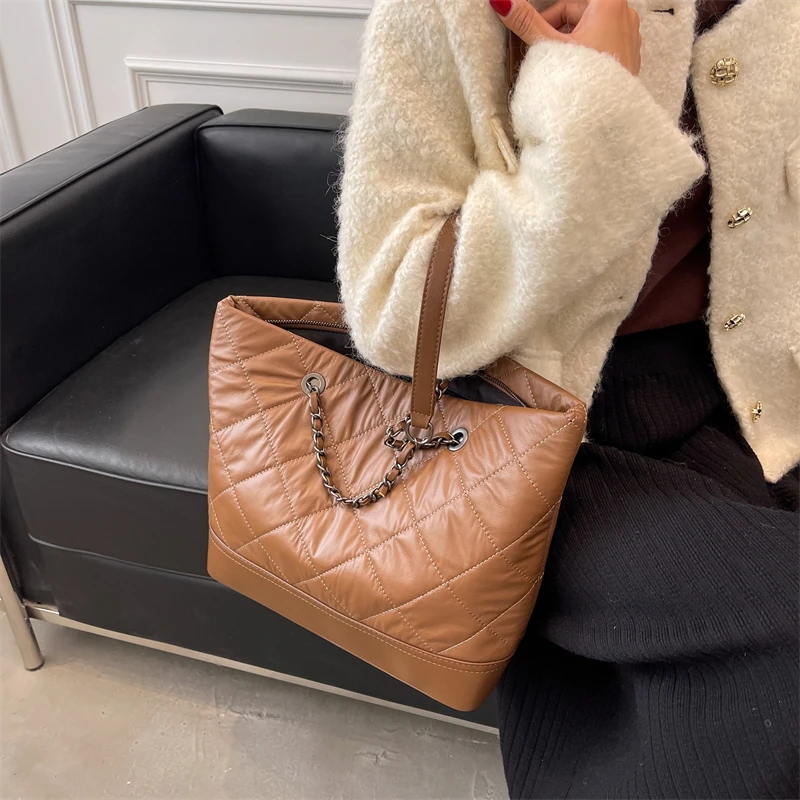 Повседневная нейлоновая сумка через плечо с короткими ручками Женская Стеганая