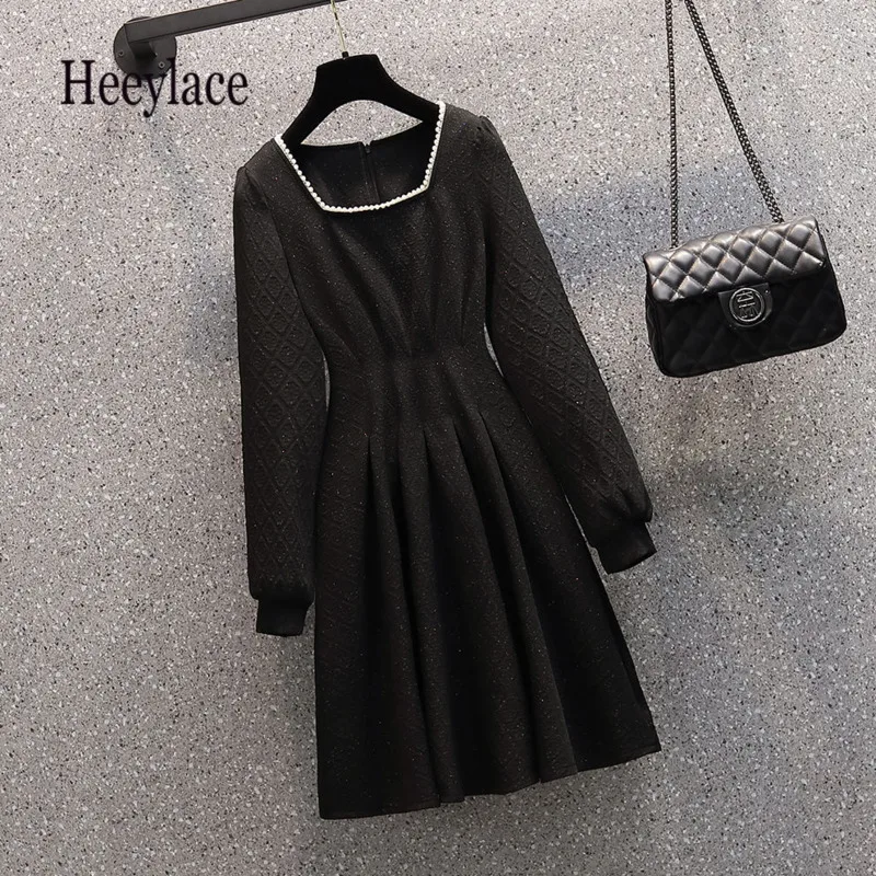 

Платье женское ТРАПЕЦИЕВИДНОЕ с квадратным вырезом и длинным рукавом