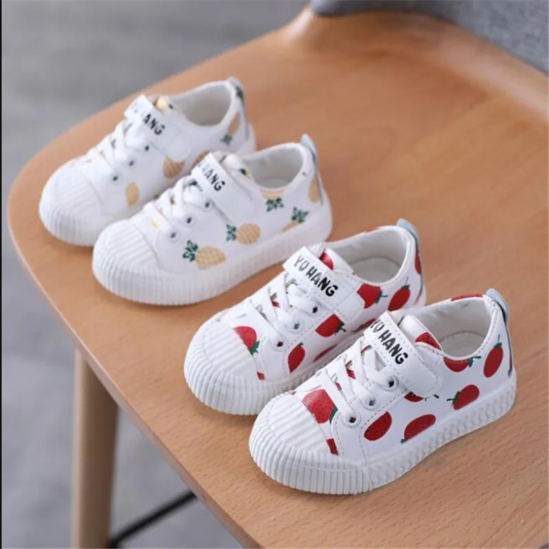 

2021 spring and autumn new white shoes boys and girls fashion cartoon printed thick soled sewing light casual sports shoes