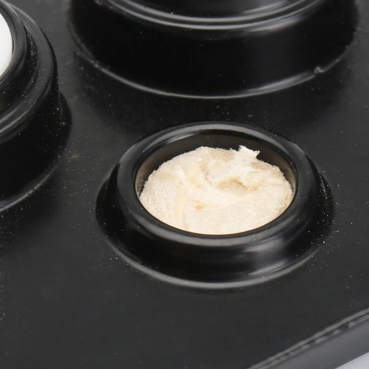 

Replaceable Oil Cup Stand with 4 Plastic Containers for Watchmaker Watch Repair 3.4