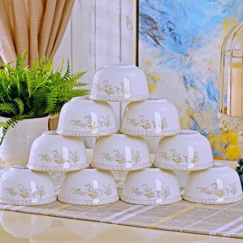 Керамическая миска для рамена и закусок.