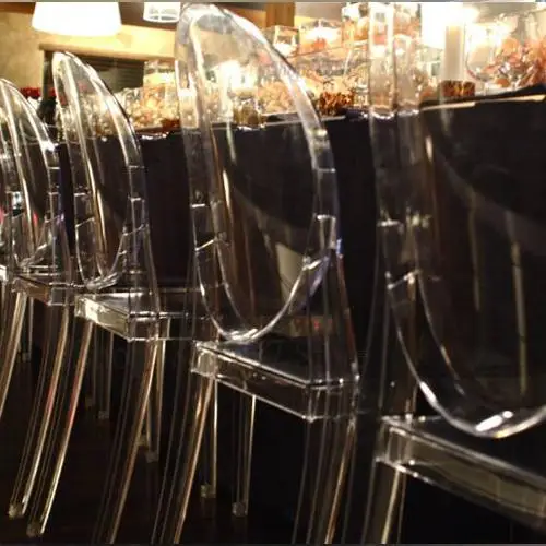 Европейский креативный прозрачный стул из акрила с персональностью современного Дьявола-призрака в отеле с пластиковой обеденной сеткой.