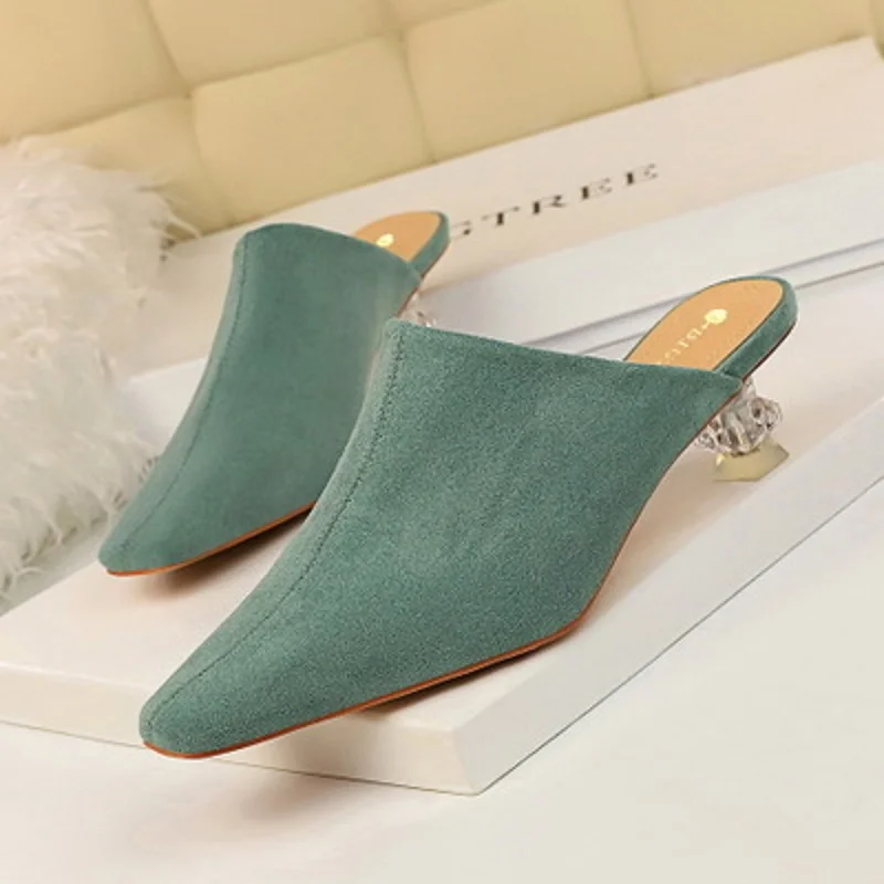 

Spring and autumn new ladies fashion slippers simple pointed Baotou crystal transparent low with Korean women's slippers