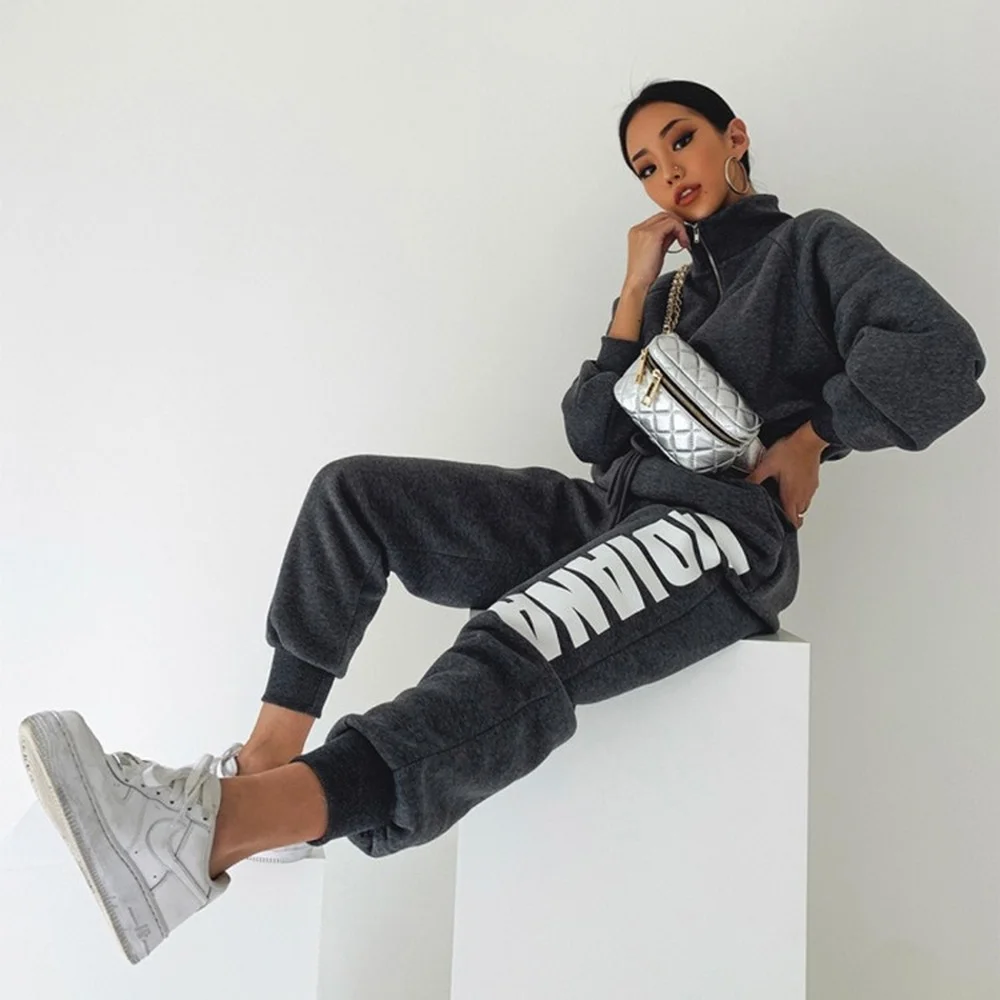 

Casual Sports Suit Running Fitness Long-sleeved Sweatshirt with Navel Exposed Trousers Printed Casual Trousers Two-piece Suit