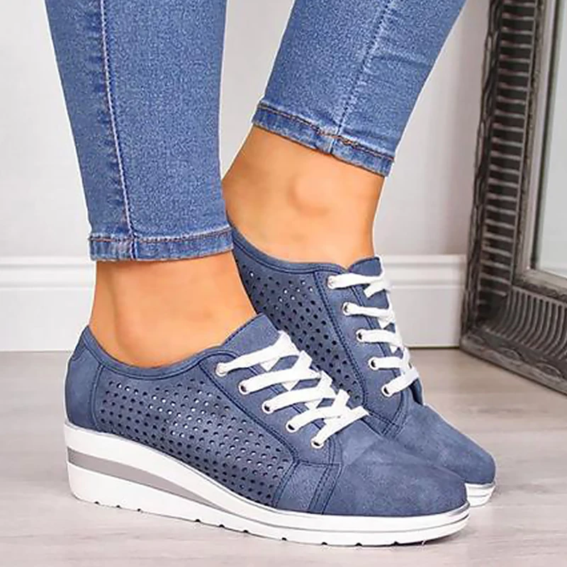 Женские кроссовки из искусственной кожи Нескользящие на платформе размера плюс