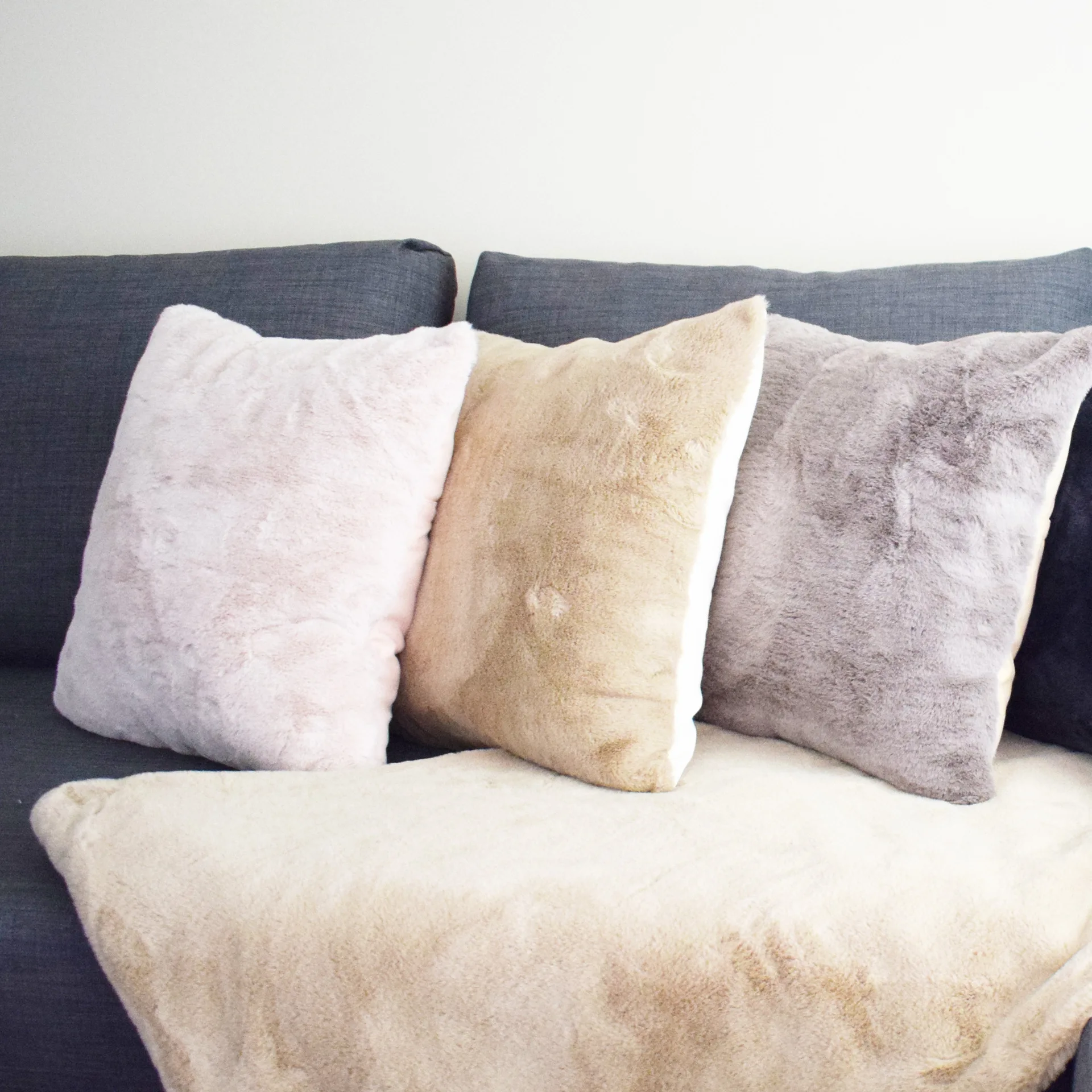 Soft Plush Rabbit Fur Pillow Home Faux Fur Fleece Square Decorative Throw Pillow Cover For 2019 Christmas