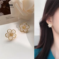 minimalist elegant white flower dangle earrings 2020 new fashion korean jewelry for woman wedding party girls unusual earrings