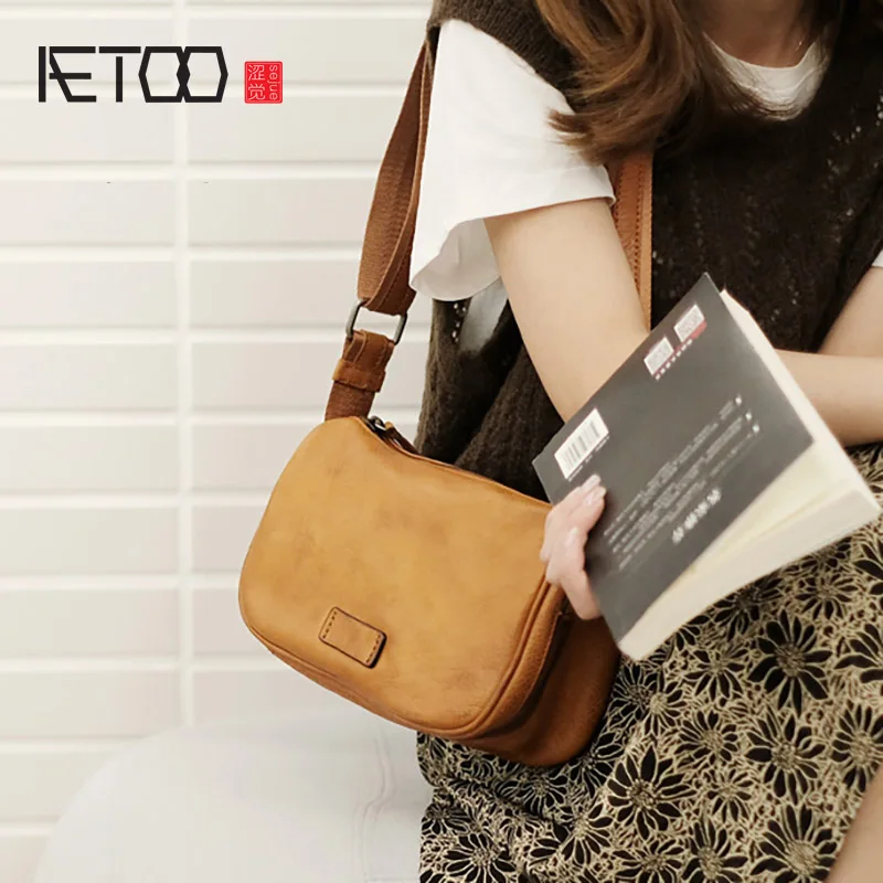 

AETOO Women's trendy messenger bag, versatile fashion large-capacity shoulder bag, leather retro pillow bag