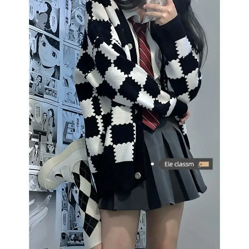 

Black white plaid V-neck sweater women color matching sweater 2021 new autumn winter Korean fashion chic loose knit cardigan top