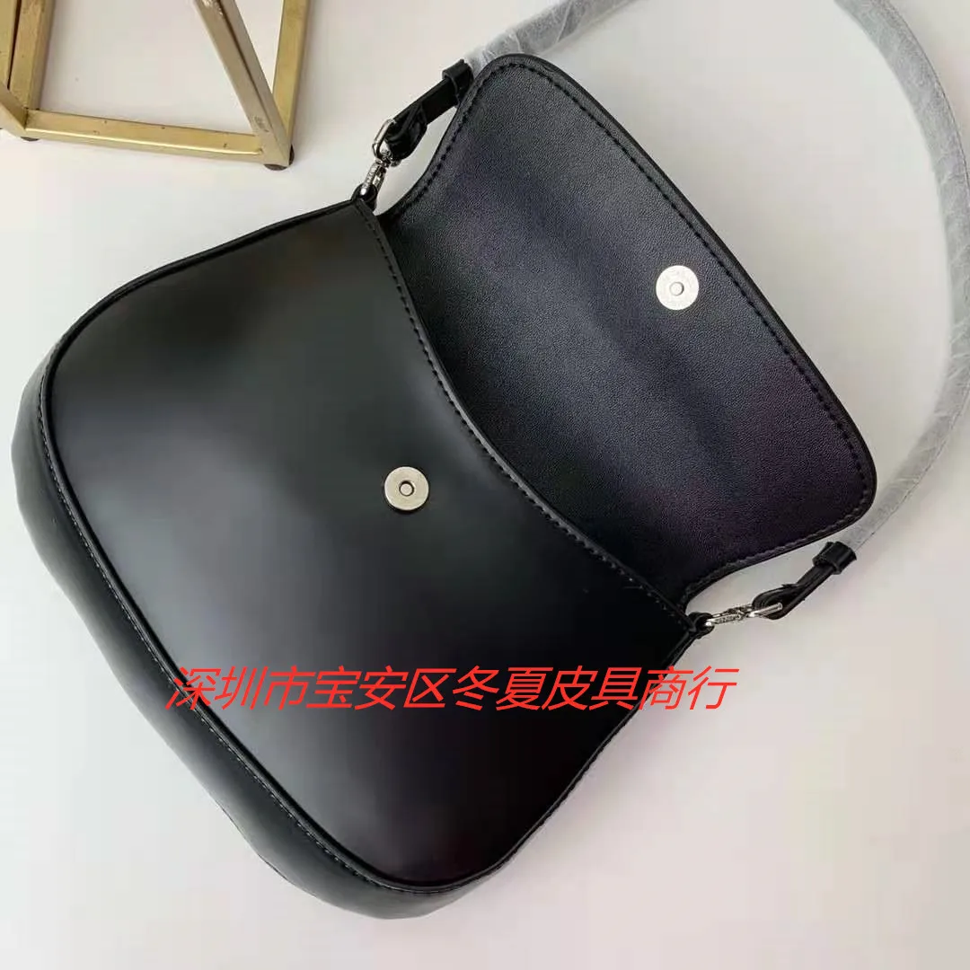 

2021 The new handbag is made of open-edge beaded cowhed
