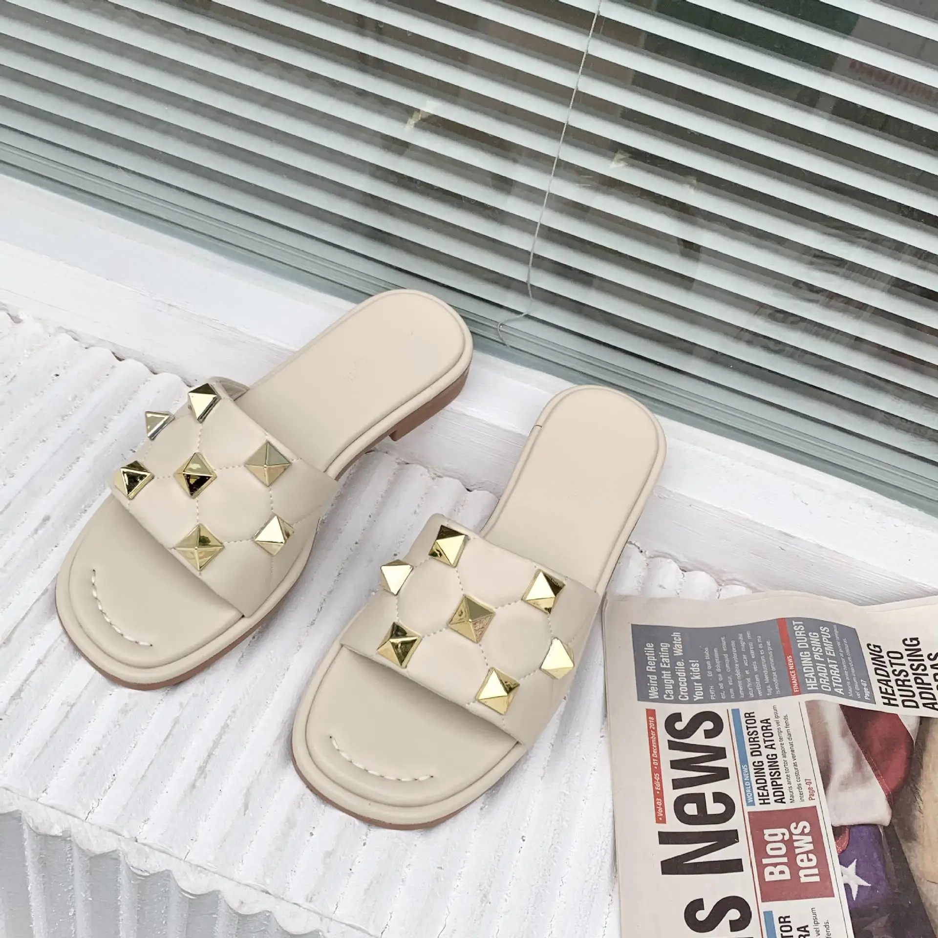 

Rubber Slippers Female Shoes Rivet Slides Fashion Summer Clogs Woman Low 2021 Flat Luxury Beach Basic Fabric Hoof Heels Scandals