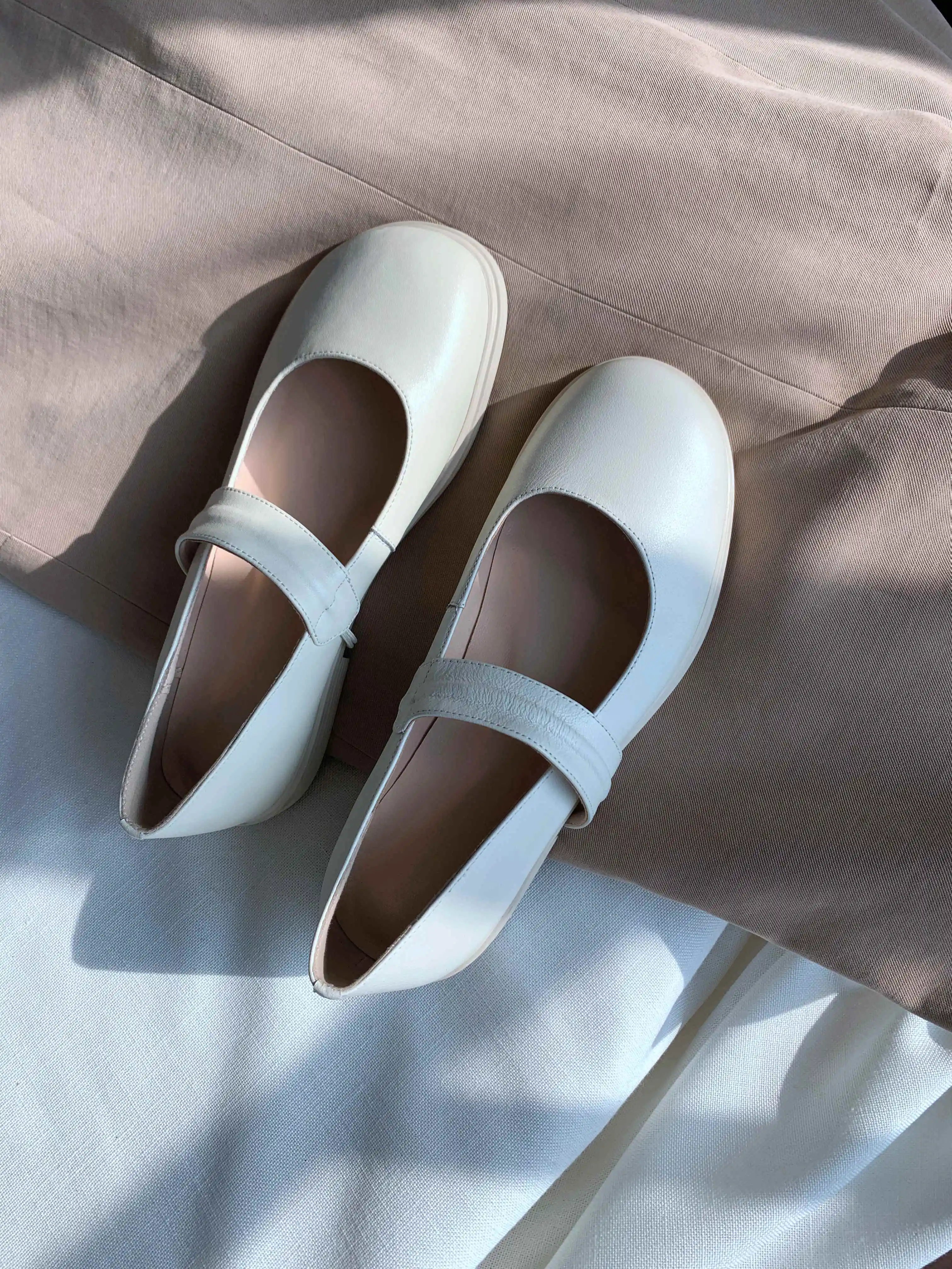 

Krazing Pot genuine leather solid vintage preppy style round toe low heels buckle straps handmade comfortable women pumps L89