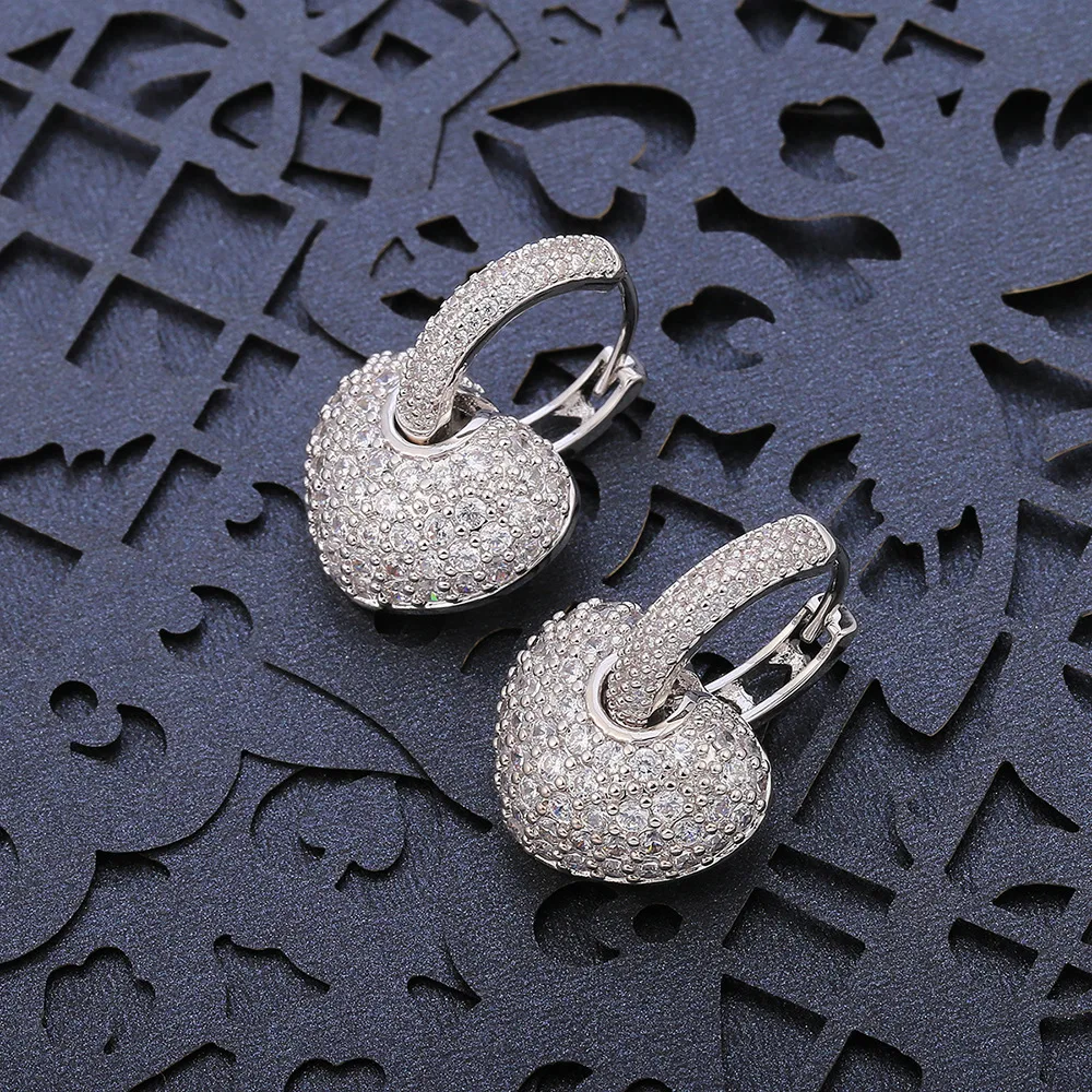 Модные серьги в форме сердца с фианитами серебристого цвета круглые кольца микро