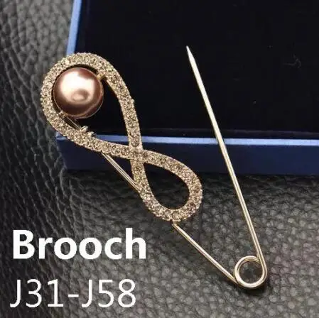 

J31-J58 Brand C Classic alloy brooch with gold-plated label and zircon micro-inlaid pin European and American fashion