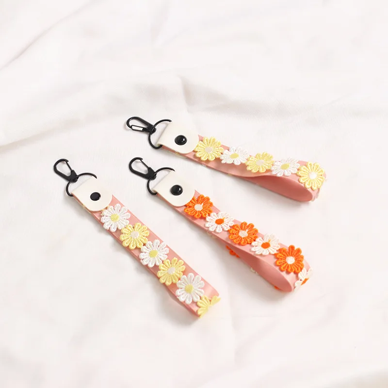 

40pcs Fashion Daisy Phone Straps Creative Flower Wristband Lanyards for Mobile Phone Accessories Charm Pendant Diy for Keychain