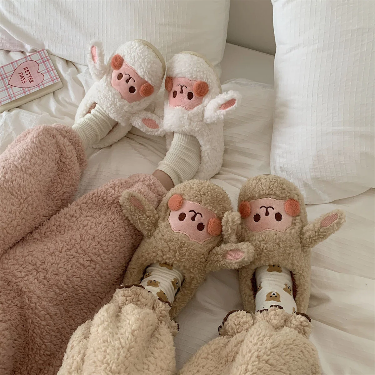 

Модные корейские плюшевые женские тапочки SP & CITY с мультяшным рисунком, зимние теплые домашние хлопковые тапочки с милой овечкой, утепленны...