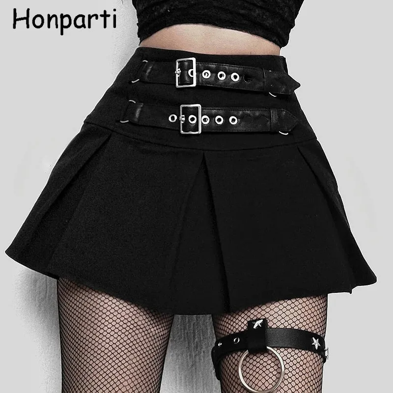 

Sexy Gothic Mini Skirts Black Grunge Punk Style Pleated High Waist Women Skirt With Rivet Patchwork Fashion Partywear Clothing